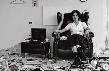 Érika caminha entre o simples e o moderno