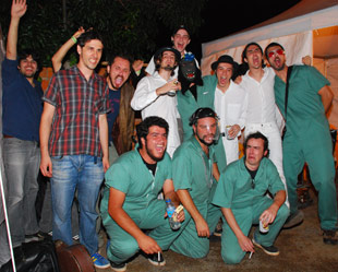 Trilöbit, Droogies e Espíritos Zombeteiros após show; todos filhos de Londrina