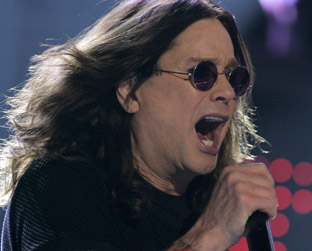 Contra o câncer: Ozzy doou sua caneca de estimação