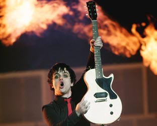 Billie Joe Armstrong, líder do Green Day, quer incendiar a música mais uma vez