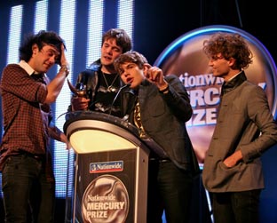 Os integrantes do Klaxons durante a entrega do Mercury Awards