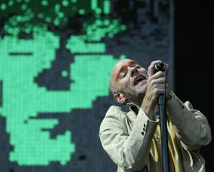 Michael Stipe: um disco de verdade no dia da mentira