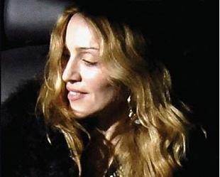 Em 2008, Madonna comemora 50 anos com mega-turnê, novo disco e estréia na direção