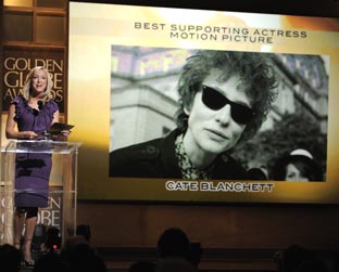 Prêmio de atriz coadjuvante para Cate Blanchett é anunciado pela jornalista Lara Spencer