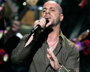 Chris Daughtry, que abriu a boca pra criticar seu criadouro, American Idol