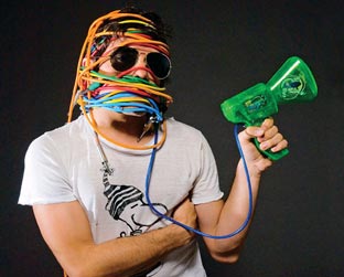 Pop com ficção científica em disco de estréia do músico carioca