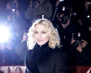 Madonna causa frisson entre jornalistas e fotógrafos