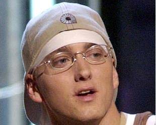 Fotos e desenhos no novo livro do Slim Shady