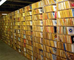 Um dos armários da maior coleção de discos do mundo