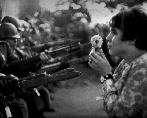 Marc Riboud, da Magnum, imortalizou protesto contra a Guerra do Vietnã, 1967