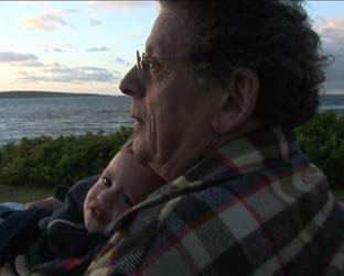 O compositor Philip Glass é homenageado em Philip Glass: Um Retrato em 12 Partes