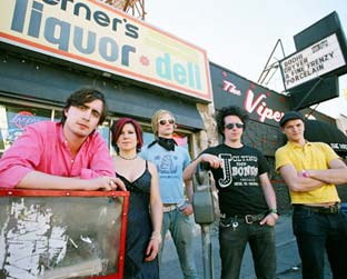 "Curiosa nova estratégia de marketing" deixou os membros do Art Brut nervosos