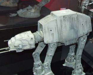 Réplica de uma nave de combate imperial mostrada em Star Wars - O Império Contra Ataca