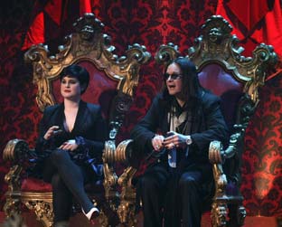 Ozzy Osbourne, sentado em seu trono das trevas, virá comer morcegos no Brasil no mês que vem