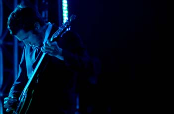 O guitarrista Daniel Kessler, que chegou a reger as palmas freqüentes da platéia