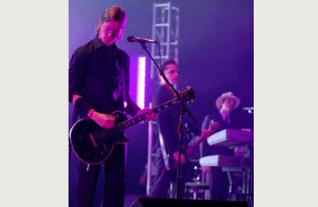 A banda tocou 18 canções em sua primeira aparição no Brasil