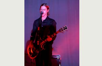 Paul Banks se deixou emocionar: 'Vocês são lindos pra caralho'