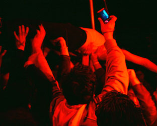 Fatal Flyin' Guilloteens: circo de fazer inveja a Iggy Pop