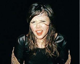 Lovefoxxx vai vestir roupas de surf