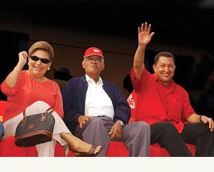 MÃE, PAI E FILHO: Dona Elena, candidata, Hugo de Los Reyes Chávez, governador, e Hugo Chávez, presidente: a política faz parte da história da família do líder venezuelano