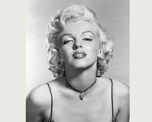 Marilyn Monroe vestindo o Moon of Baroda, seu "melhor amigo"