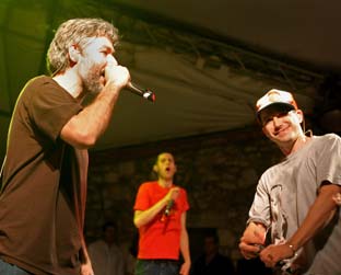 Adam Yauch (o primeiro, da esquerda para a direita) volta à produção cinematográfica com Gunnin' For That No. 1 Spot