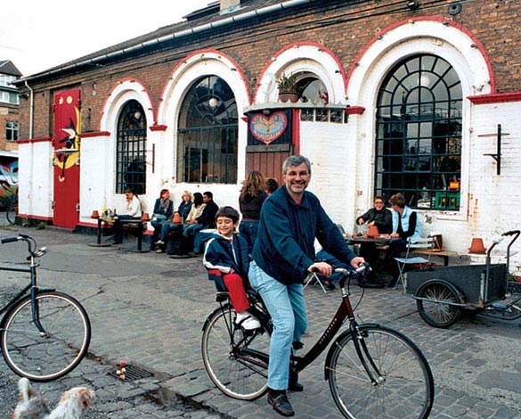 Bicicletas são o meio de transporte principal para moradores e turistas, como Edgardo Martolio