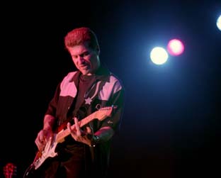 Rivers vem ao Brasil para uma série de oito shows; em 1998, cantor fez show gratuito no Ibirapuera, em SP