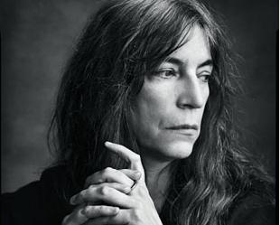 The Coral Sea é homenagem ao fotógrafo Robert Mapplethorpe, criador de uma fundação que promove a fotografia e a luta contra a Aids