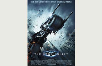 Para isso, o Homem-Morcego terá a ajuda de um novo veículo, a bat-moto. Filme estréia no Brasil em 18 de julho