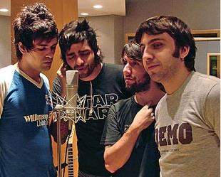 O antigo Fresno, agora sem o baterista Cuper (o segundo da direita para a esquerda)