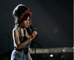 Amy Winehouse, uma das cantoras que vai cantar "Parabéns a Você" para Nelson Mandela