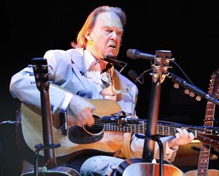 Anos de rock e ativismo recompensaram Neil Young com nome de aranha