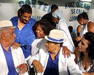 Marisa Monte, além de assinar o roteiro, aparece no documentário; à esquerda, Zeca Pagodinho