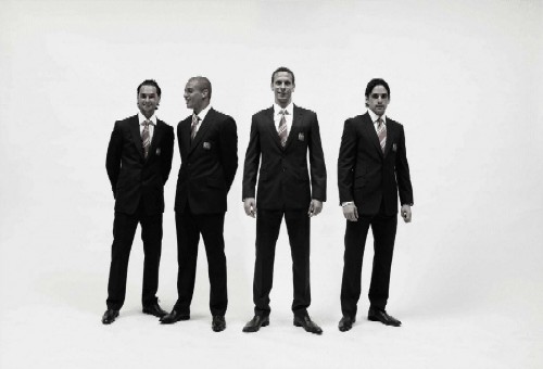 Quatro jogadores vestidos por Smith. Da esq. para a dir.: Chris Eagles, Wes Brown, Rio Ferdinand and Owen Hargreaves
