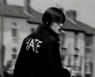 Sam Riley interpreta Ian Curtis