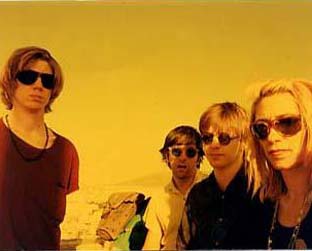 O Sonic Youth lançou o primeiro álbum da carreira em 1983; coletânea não deve chegar às filiais brasileiras da Starbucks