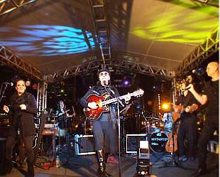 Sérgio Dias, à frente dos Mutantes: "A Sandy canta pra cacete!Sou fã!"