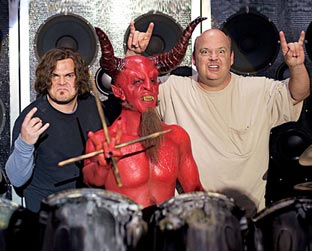 Dave Grohl é o demônio de The Pick of Destiny: no detalhe, com o Tenacious D