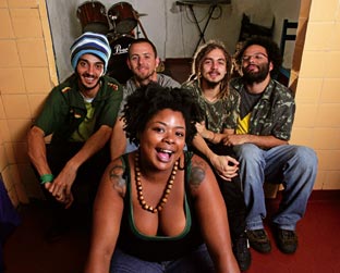 Lei di Dai, à frente do QG imperial: dancehall contra as safadezas do mundo