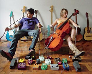 Yury Hermuche e Julia Grassetti, dois terços do FireFriend: cuidados com os