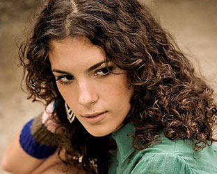 Céu, de olho no futuro: "Simplesmente canto música e tento ser o mais honesta possível"