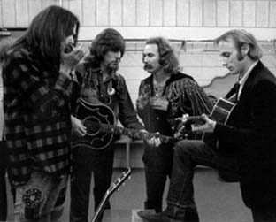 O CSNY de Young: músico saiu do grupo para seguir carreira solo, enquanto os outros três integrantes seguiam com CNS