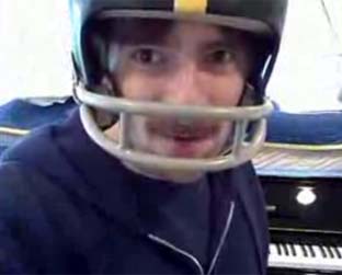 Rivers Cuomo apresenta música feita junto com os fãs