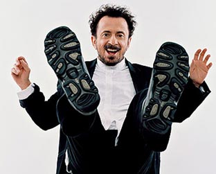 Tom Zé avisa: "Essa gente precisa saber que nas revoltas populares, dos negros, dos índios, eram cebeças cortadas mesmo, não era só uma coisinha de chorar porque perdeu o emprego"