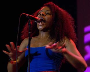 Ninja ganha o público à frente do The Go! Team