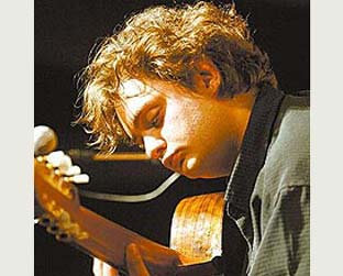 Yamandu Costa fez sucesso no Japão com o CD Tokyo Sessions, que chega agora ao Brasil