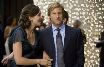 Em <i>Cavaleiro das Trevas</i>, Maggie Gyllenhall substitui Katie Holmes no papel de Rachel Dawes