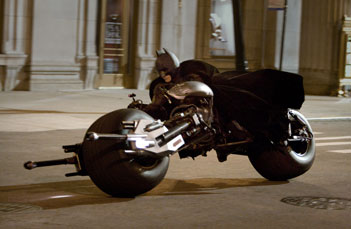 Outra adição ao filme é a Bat-Moto
