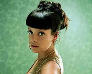 Lily Allen "rouba" refrão de boy band e coloca música nova em seu MySpace